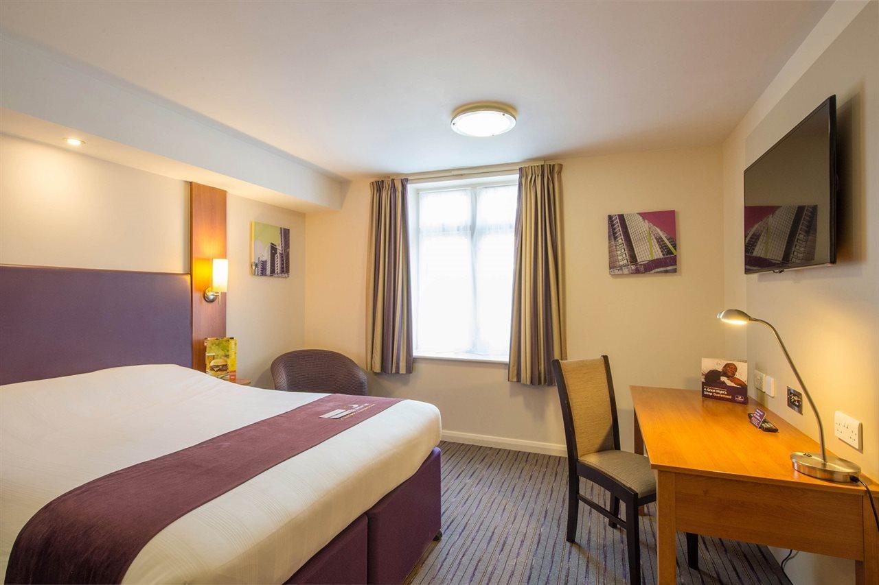 Premier Inn Bournemouth East Exterior foto