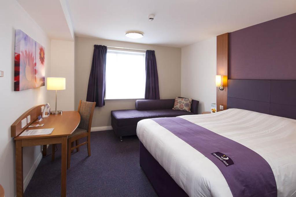 Premier Inn Bournemouth East Exterior foto