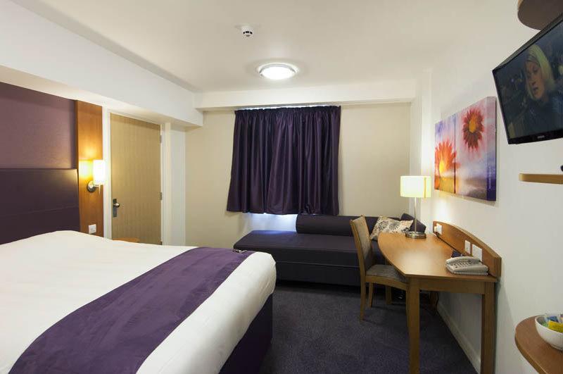 Premier Inn Bournemouth East Exterior foto